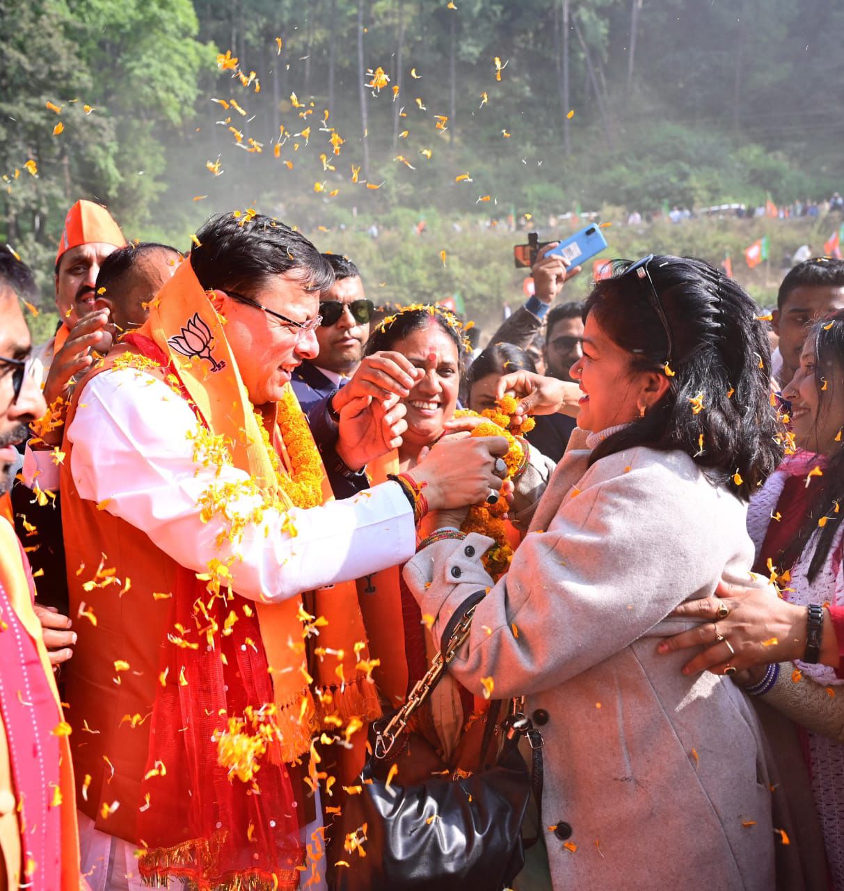 चार धाम यात्रा को लेकर धामी सरकार में बना नया रिकॉर्ड, इस बार प्रतिदिन दर्शन करने वाले श्रद्धालओं की औसत संख्या ने बनाया रिकॉर्ड, प्रतिदिन औसत 31372 श्रद्धालुओं ने किए दर्शन, पिछले साल थी औसत संख्या 26743, इस बार 153 दिन की जगह 205 दिन रहती यात्रा तो बनता 64 लाख श्रद्धालुओं का रिकॉर्ड