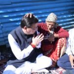 लोकपर्व इगास पर रुद्रप्रयाग के आपदा प्रभावित परिवारों के बीच पहुँचे मुख्यमंत्री पुष्कर सिंह धामी