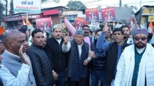 देर रात डालनवाला कोतवाली में हरीश रावत का हाई वोल्टेज सियासी ड्रामा, धरने पर बैठे