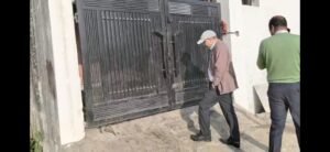 मेहूमाफी में छापा मारने पहुंची fda टीम को देख गेट किया बंद, एक घंटे बाद आपत्तिजनक स्थिति में निकली महिला, टीम छटी तो गेट खोलकर भागे