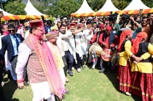 होली के रंगों में दिखी उत्तराखंड की संस्कृति, आस्था और विकास के संदेश के साथ दिखे सीएम धामी