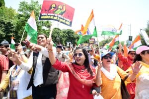 नारी सम्मान पर कांग्रेस घिरी, कांग्रेस के विरोध में देहरादून में महिलाओं की विशाल रैली