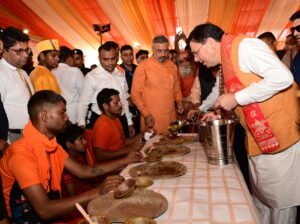 *पुष्पवर्षा और चरण प्रक्षालन के साथ देवभूमि ने किया शिवभक्त कांवड़ियों का अभिनंदन