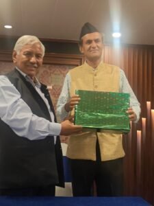 टीम ढोली को नेगी दा ने किया सम्मानित