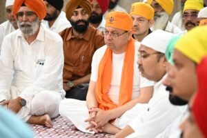 सेवा संकल्प अभियान’ के तहत नानकमत्ता पहुंचे मुख्यमंत्री धामी, स्वच्छता अभियान में किया श्रमदान