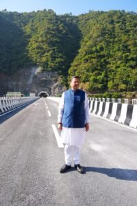 सीएम ने रुद्रप्रयाग में चारधाम सड़क परियोजना के अंतर्गत निर्मित पुल एवं सुरंग परियोजना का किया निरीक्षण